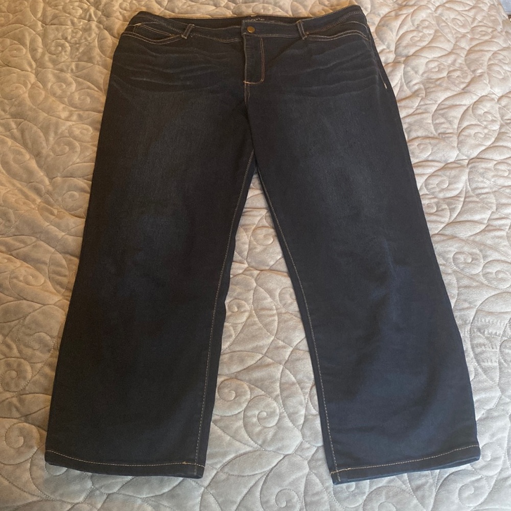 Very stylish capri jeans. Waist snatch, Y2K, NICE QUALITY, AMAZING CONDITION.